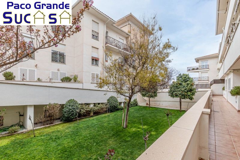 Foto cd52d190-a84d-4d5d-883a-cfff901a6972. Pis a calle de la estación de tranvías 20 a Residencial Triana - Barrio Alto Gabias (Las)