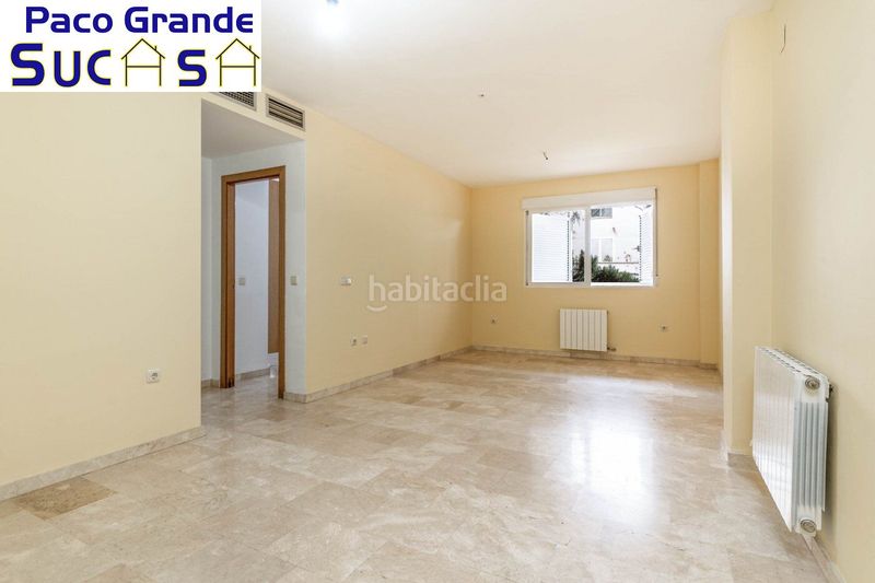 Foto f6305ec6-34a6-495e-98dd-2ed4f3683a17. Pis a calle de la estación de tranvías 20 a Residencial Triana - Barrio Alto Gabias (Las)