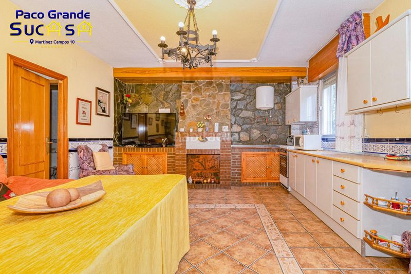 Foto f329d24a-fdcf-4b49-ac8e-ef68a4cafebf. Xalet amb aparcament piscina a Peligros