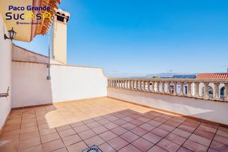 Casa adosada  Calle blas de otero. Espectacular casa adosada con piscina privada, sótano y placas s