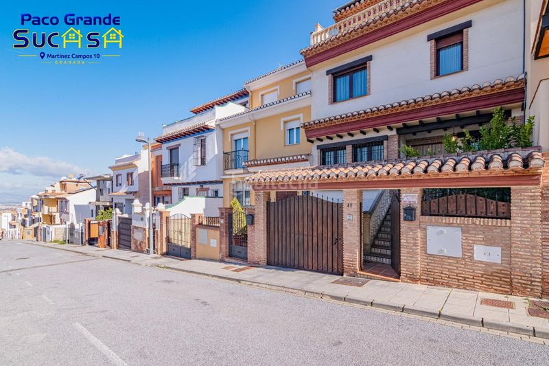 Foto c34aa85a-350e-4215-bfd5-96979a58a43c. Casa adossada amb calefacció aparcament piscina a Zubia (La)