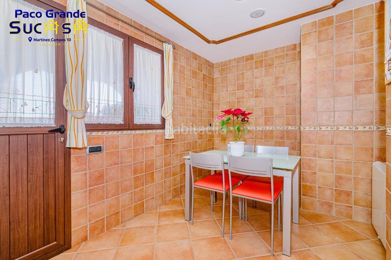 Foto ec8e24b2-3043-4bfd-a782-09c53cb9c75c. Casa adossada amb calefacció aparcament piscina a Zubia (La)