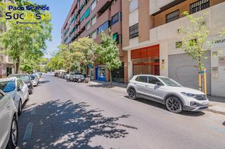 Aparcament cotxe a Calle calle melchor almagro 14. Oportunidad única en granada tu garaje perfecto!