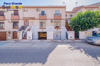 Casa adosada en Avenida Avenida Parque 31