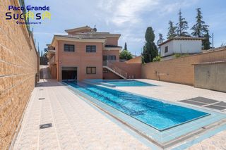 Chalet in Calle mistral(c.del aire i) 32. Espectacular villa unifamiliar independiente con máxima privacid