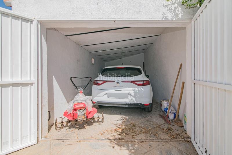 Foto bd15fcfe-e27b-452d-a491-25d360fb2c6a. Chalet oportunidad única! se vende magnífica casa en esquina con amplia parcela en Atarfe
