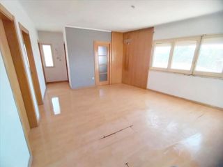 Appartamento  Carrer valls. Piso con 3 habitaciones con calefacción