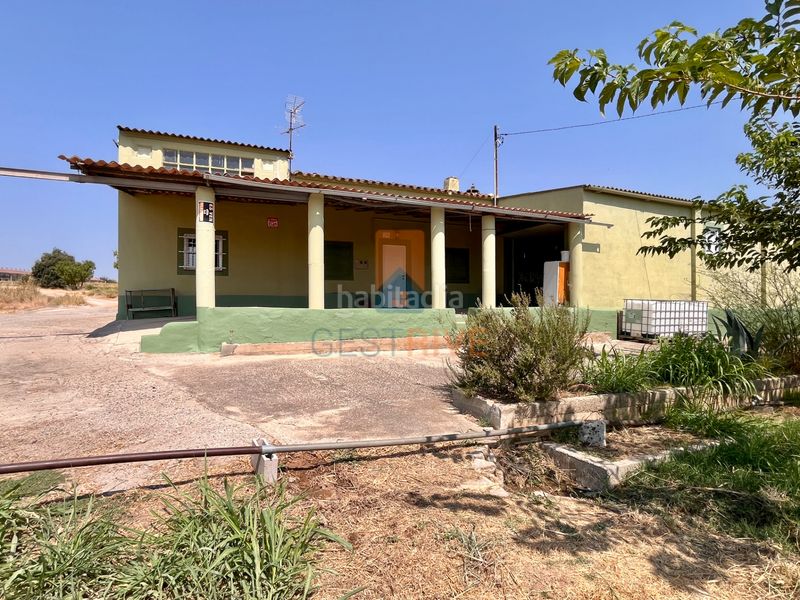 Foto cf3ffb33-445c-445c-906c-1c0ee10e983a. Casa amb xemeneia a Partides Rurals Lleida