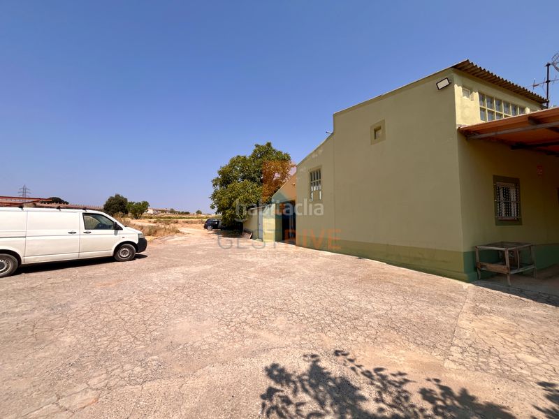 Foto e27b7546-d8fc-40a1-8ad9-86b29e0d8073. Casa amb xemeneia a Partides Rurals Lleida