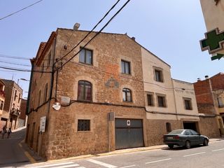 Casa  Carrer calvari 28. Casa de piedra con encanto, jardín y múltiples posibilidades