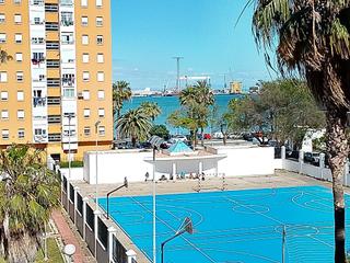 Pis  Avenida guadalquivir. Piso amplio de 3 dormitorios orientado a la bahia de cádiz