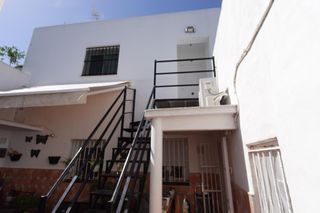 Lloguer Pis  Calle de tomás del valle. Piso centrico de 2 dormitorios. solo curso escolar.