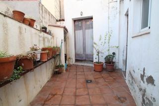 Maison à Nucli Urbà. Casa petita amb garatge i pati