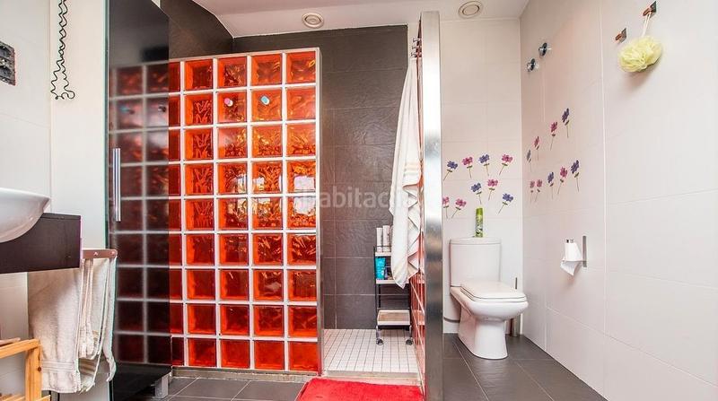 Foto b73327dd-4597-49d1-97a0-280fb69479ed. Casa  reformada amb jardí i piscina en Nucli Urbà Argentona