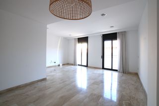Miete Dachwohnung in Nucli Urbà. Àtic dúplex amb terrassa i pàrquing