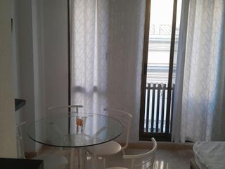 Location Studio  Carrer de la blanqueria. Estudio de 35 metros en blanquerias para persona sola