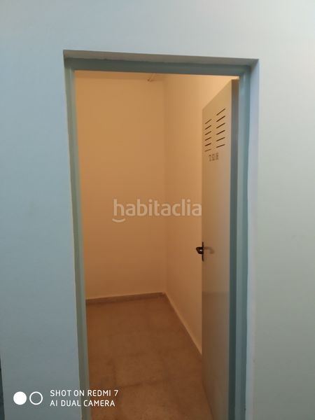 Foto 7fb389ce-2f64-4649-b035-f669fb58e66a. Local comercial a calle andarella 2 a Barrio de la Luz Xirivella