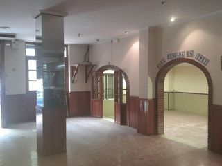 Business premise in Carrer del reverend josep noguera 10. Local y bajo vivienda en venta en san marcelino