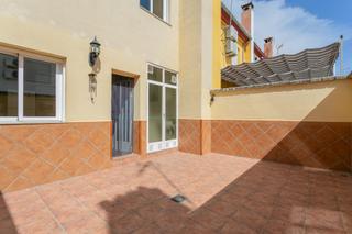 Maison à Peligros. Casa adosada en venta en peligros