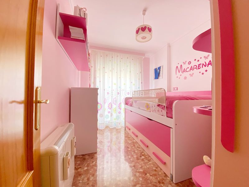 Foto 947663a4-a83f-4600-9455-1310b8fd83fc. Casa adossada amb xemeneia calefacció aparcament a Peligros