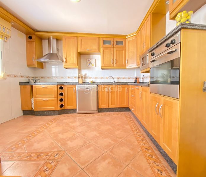 Foto a0107418-8e80-43ca-a228-11ec959f4890. Casa adossada amb xemeneia calefacció aparcament a Peligros