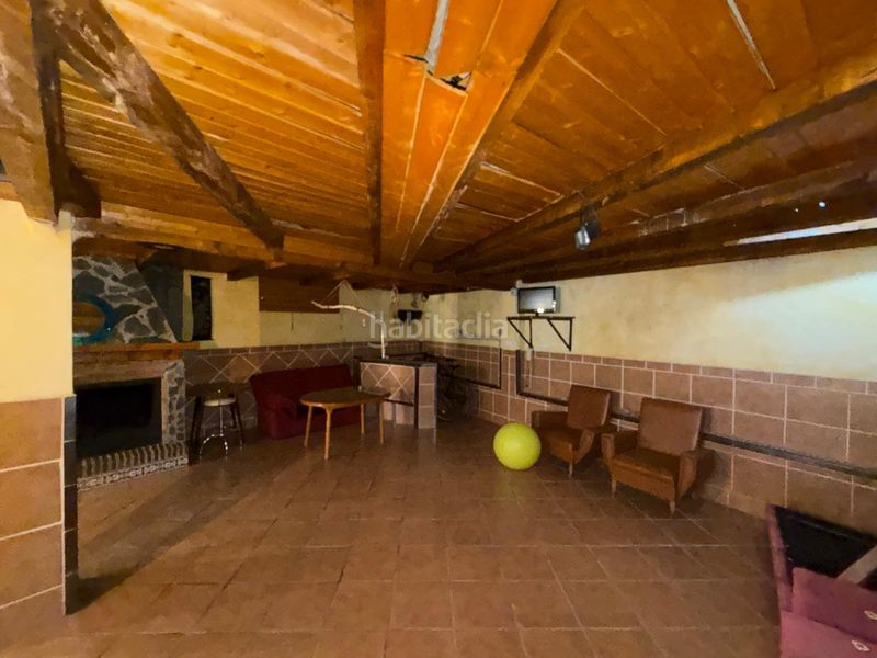 Foto 82148b55-118d-423f-87a4-a58a5d3e4b6f. Casa adossada amb xemeneia aparcament a Peligros