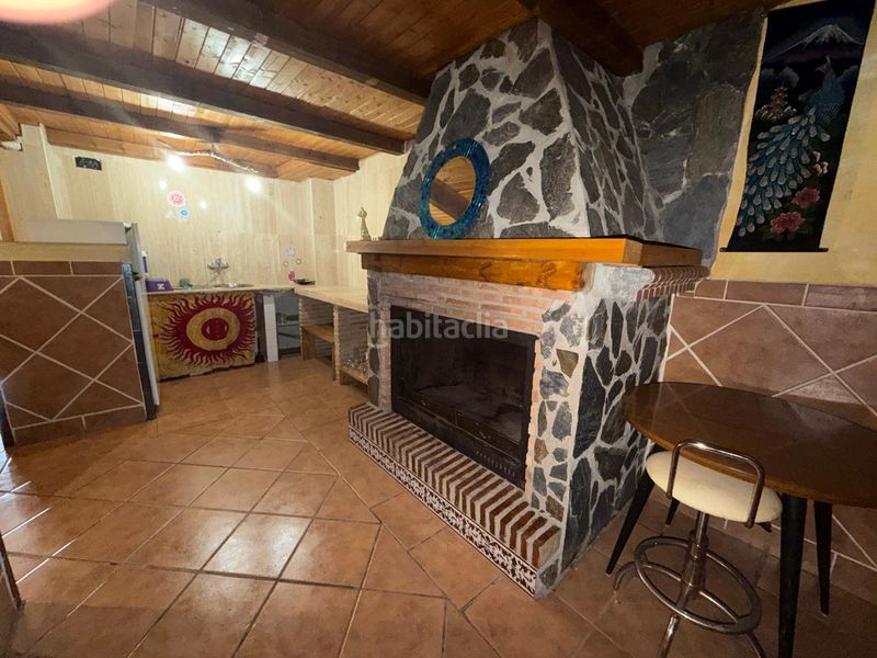 Foto 8d47d596-5322-45bd-b459-af59496d3c2b. Casa adossada amb xemeneia aparcament a Peligros