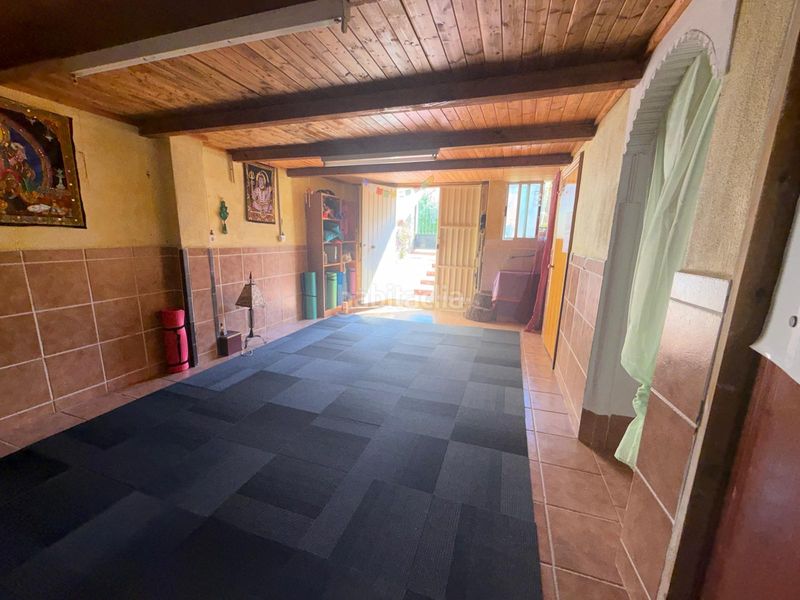 Foto a7e326d6-5580-49b1-a60e-a2a73e284aaa. Casa adossada amb xemeneia aparcament a Peligros