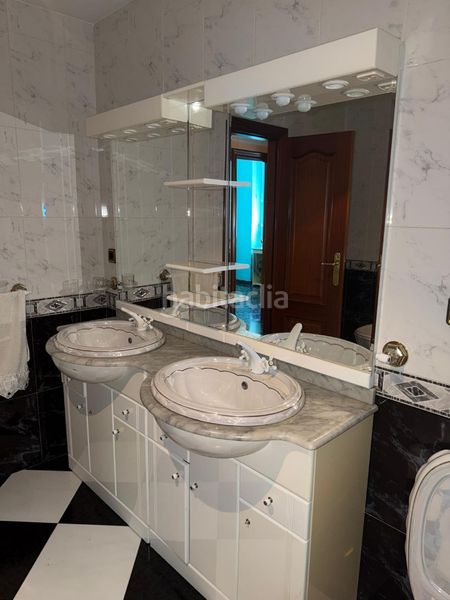 Foto e13b1eac-d74d-4d7c-bff6-9e97e488fae6. Casa adossada amb xemeneia aparcament a Peligros