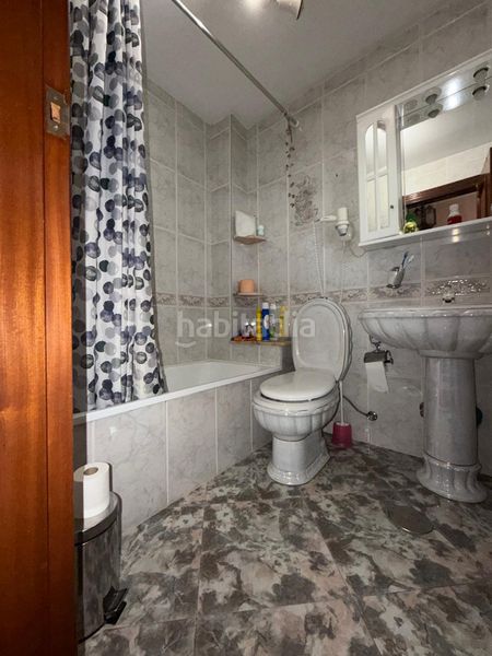 Foto f1b38eb2-64e0-4652-a8db-1d8b836e9390. Casa adossada amb xemeneia aparcament a Peligros