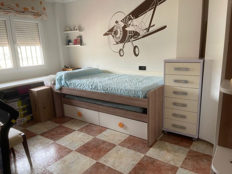 Foto f1395620-7d9e-4721-9a8e-b7407149fabb. Casa adossada amb aparcament a Alfacar