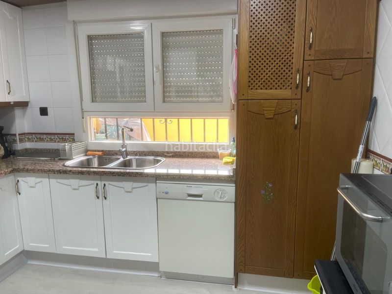 Foto f656f1f9-096b-4874-ac51-a5ff259976fc. Casa adossada amb aparcament a Alfacar