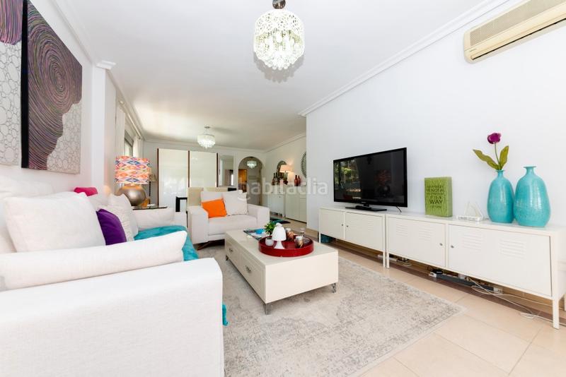 Foto 6ddb9a6d-5505-4303-94f9-0ba84d36fdc2. Appartement mit parking pool in Nueva Andalucía centro Marbella