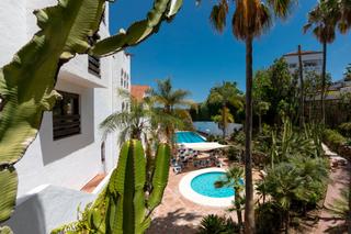Apartament en Nueva Andaluca centro. Amplio apartamento de dos dormitorios en la maestranza, nueva an