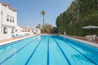 Apartament en Nueva Andaluca centro. Amplio apartamento en planta baja en la maestranza, nueva andalu