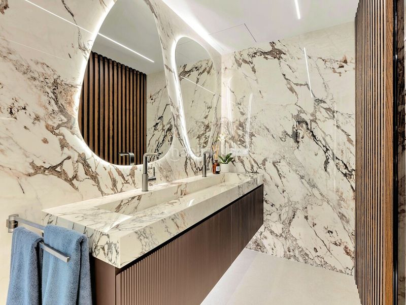 Foto c32fc67b-65c7-4ba9-b897-3483b0126e0f. Apartament amb aparcament piscina a Río Real Marbella