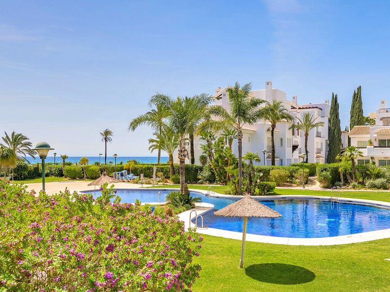 Foto c6c31874-9e4d-4ea8-ab75-d4c13d995942. Apartament amb aparcament piscina a Río Real Marbella