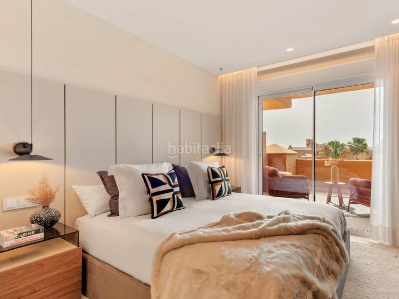 Foto a5601569-e520-4fe8-b5f3-9af0eb378c80. Appartement mit parking pool in Zona de Punta Plata Estepona