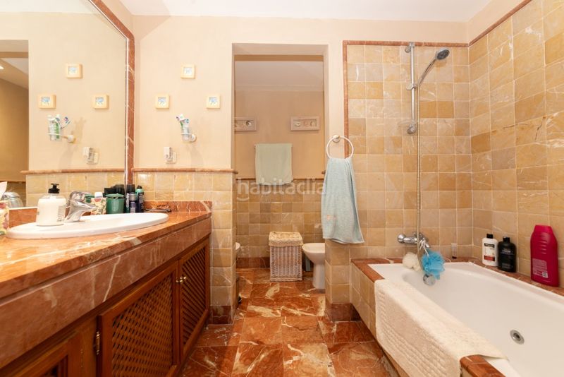 Foto 7b7e911c-640b-4e46-aade-0c15345be945. Apartament amb aparcament piscina a La Quinta Benahavís