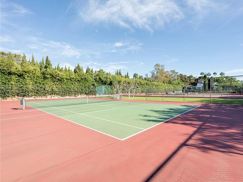 Foto 5263aadc-12b7-48d6-9479-9213a14469bc. Apartament amb aparcament piscina a Zona de Punta Plata Estepona