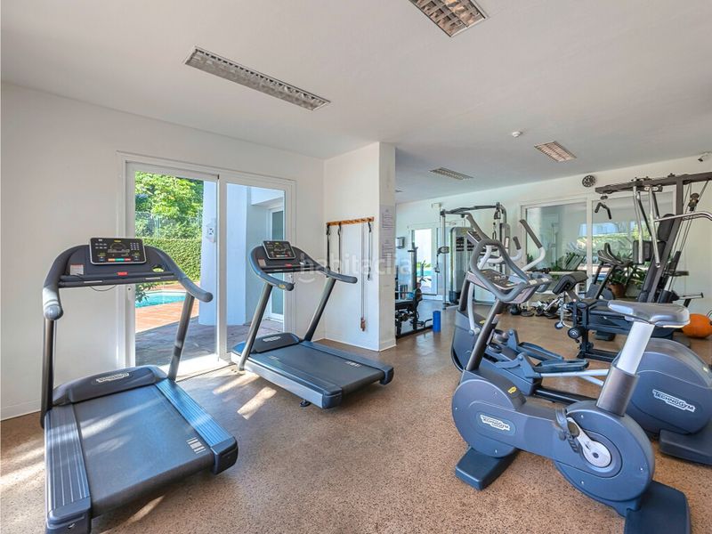 Foto b5ac6e4a-a368-4f9f-9d50-7e75fb003258. Apartament amb aparcament piscina a Zona de Punta Plata Estepona