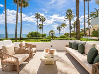 Apartament en Zona de Punta Plata. Apartamento renovado en primera l�nea de playa en alcazaba beach
