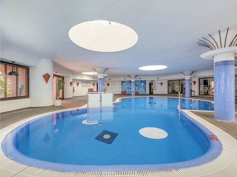 Foto 79be291d-c5ac-41c3-ba40-9f4b2ea8e770. Dúplex amb calefacció aparcament piscina a Guadalmansa Estepona