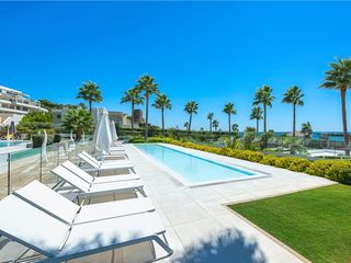 Apartamento en El Veler�n. Apartamento en primera l�nea de playa de 2 dormitorios totalment