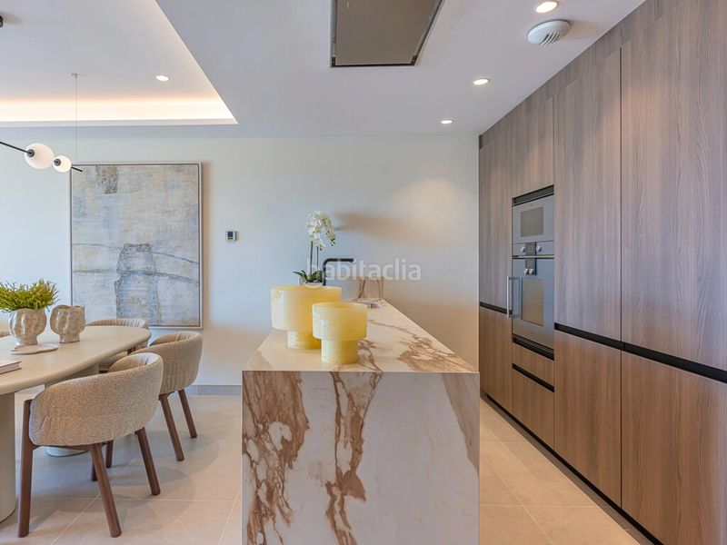 Foto 78e9f3bd-9a38-48d9-a832-58d906900684. Apartament amb aparcament piscina a El Velerín Estepona