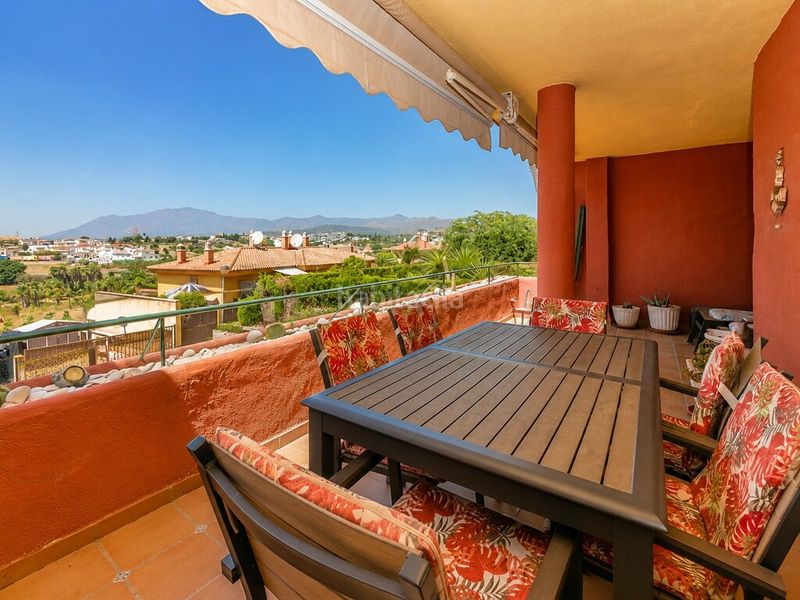 Foto 86033c5b-3cce-4aa3-bcba-359c15f6c423. Apartament amb aparcament piscina a Bel - Air Estepona