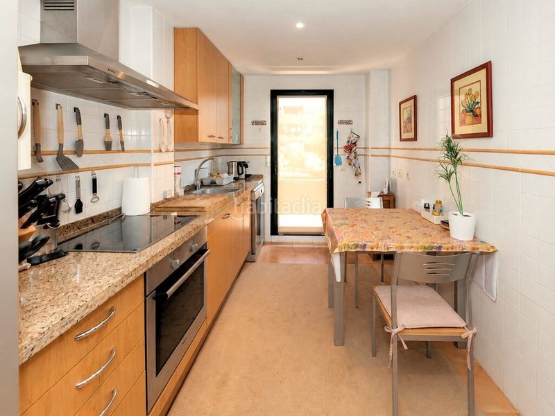 Foto d74135ce-f90e-4524-a404-f5d46a904a1f. Apartament amb aparcament piscina a Bel - Air Estepona