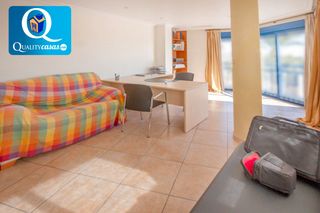 Piso en Calle guillem santacilia. Piso con 3 habitaciones con ascensor y aire acondicionado