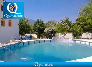 Casa en Agres. Casa con 11 habitaciones amueblada con parking, piscina y vistas