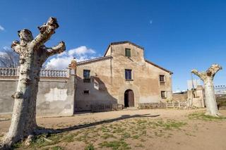 Masia  C-35. Impresionante masia del s xvi apta para vivienda o negocio